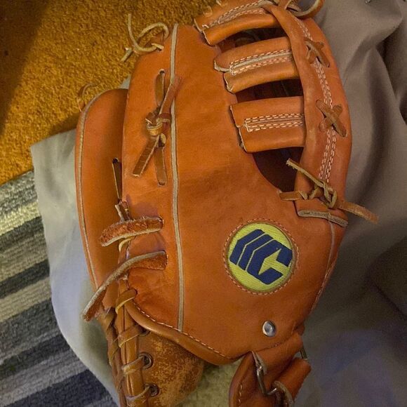 This Glove Is For A Left Handed - Picture 2 of 6
